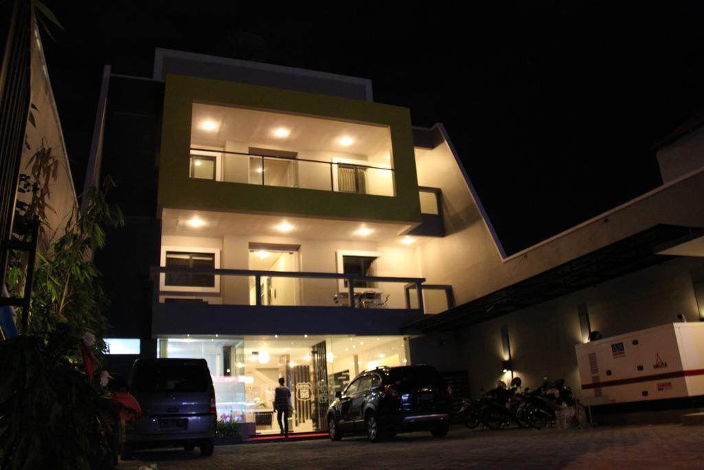 โรงแรมเอสดับบลิวเค 95 สุราบายา ภายนอก รูปภาพ