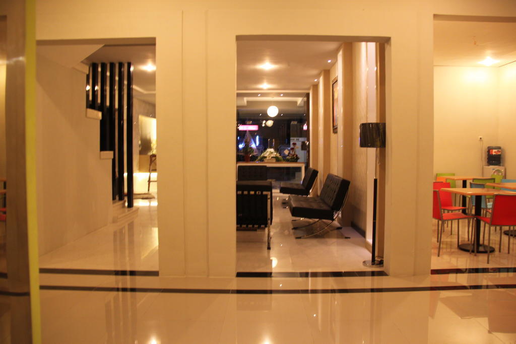 โรงแรมเอสดับบลิวเค 95 สุราบายา ภายนอก รูปภาพ