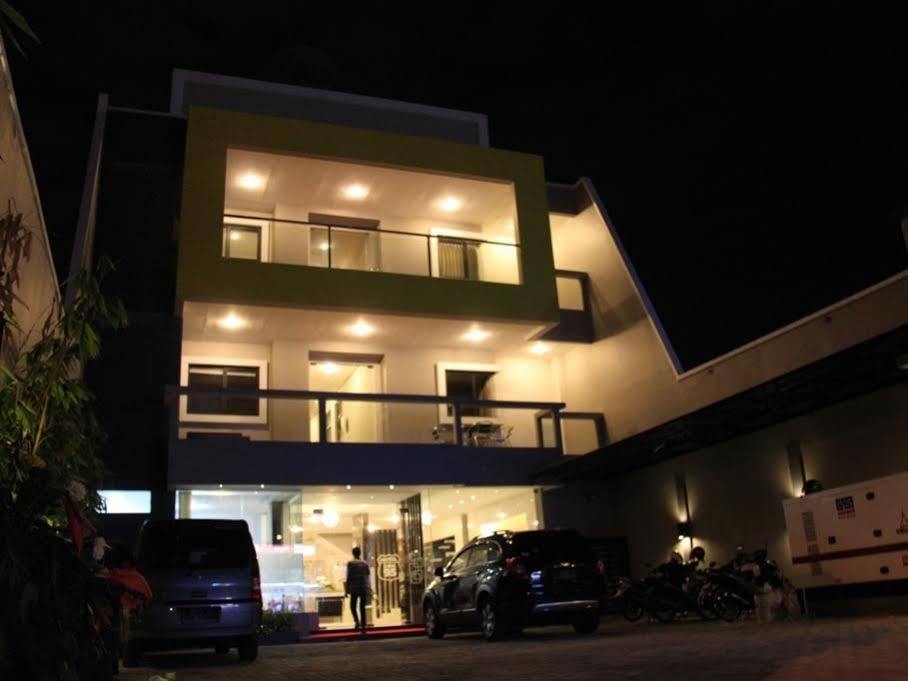 โรงแรมเอสดับบลิวเค 95 สุราบายา ภายนอก รูปภาพ